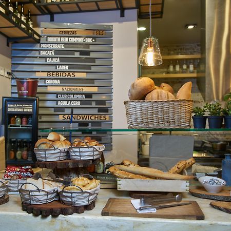 בוגוטה Hotel 100 Luxury Suites By Preferred מראה חיצוני תמונה A typical display at a Spanish bakery
