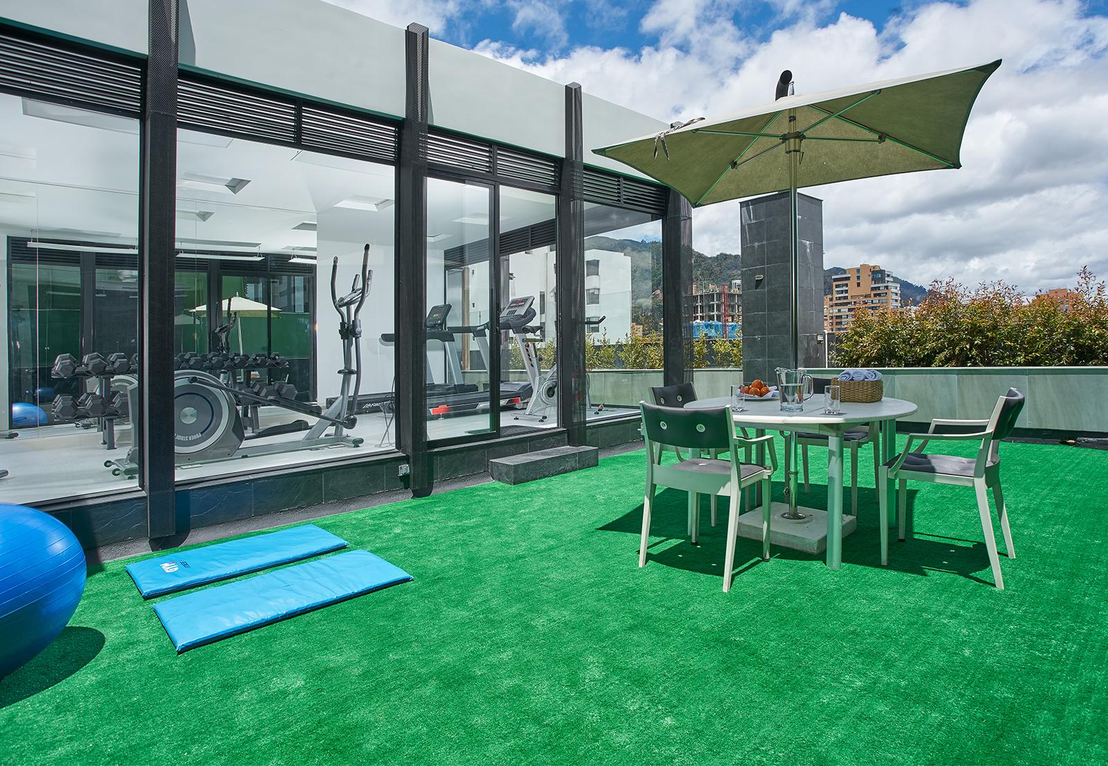 בוגוטה Hotel 100 Luxury Suites By Preferred מראה חיצוני תמונה Rooftop gym