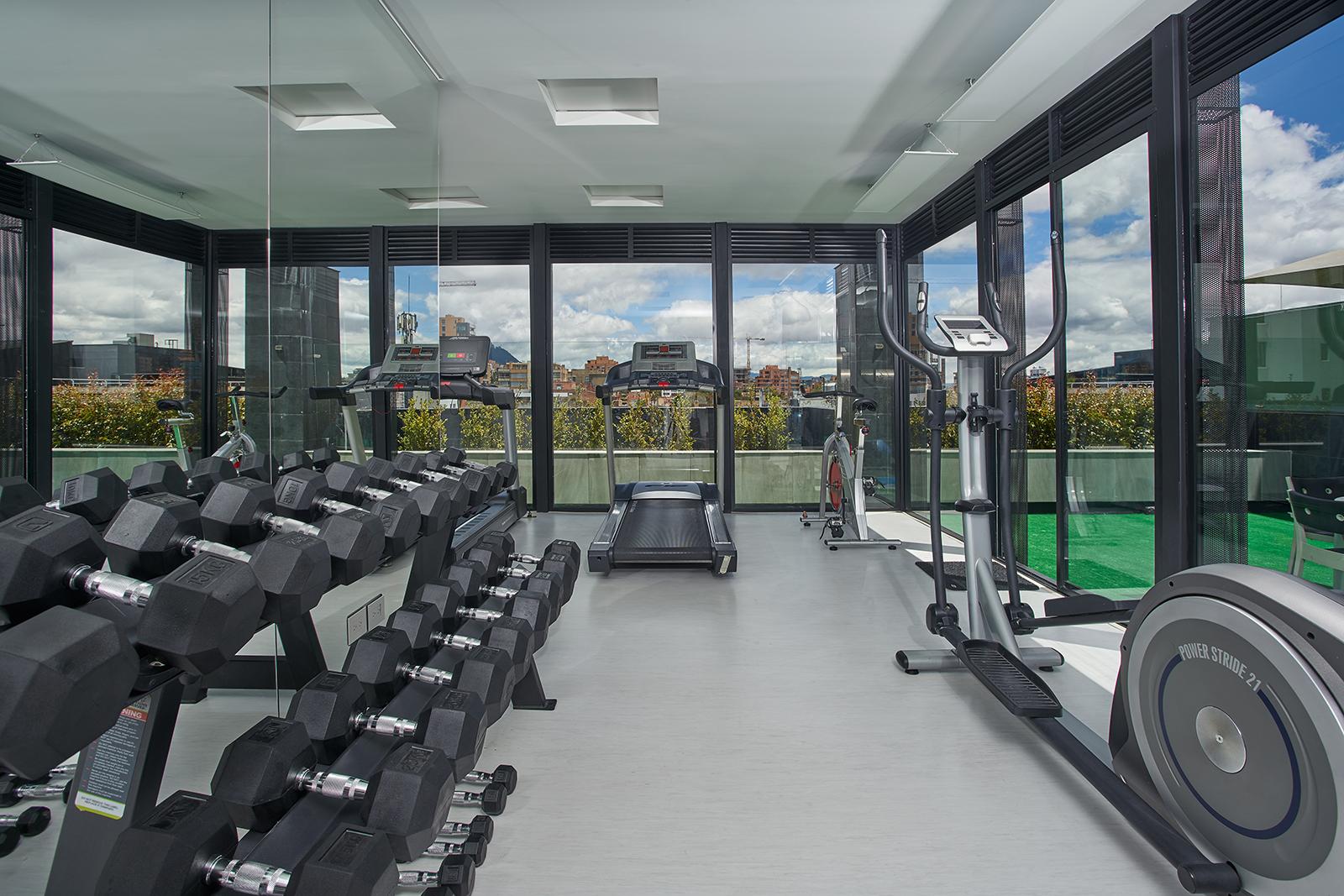 בוגוטה Hotel 100 Luxury Suites By Preferred מראה חיצוני תמונה The gym at the top of the building