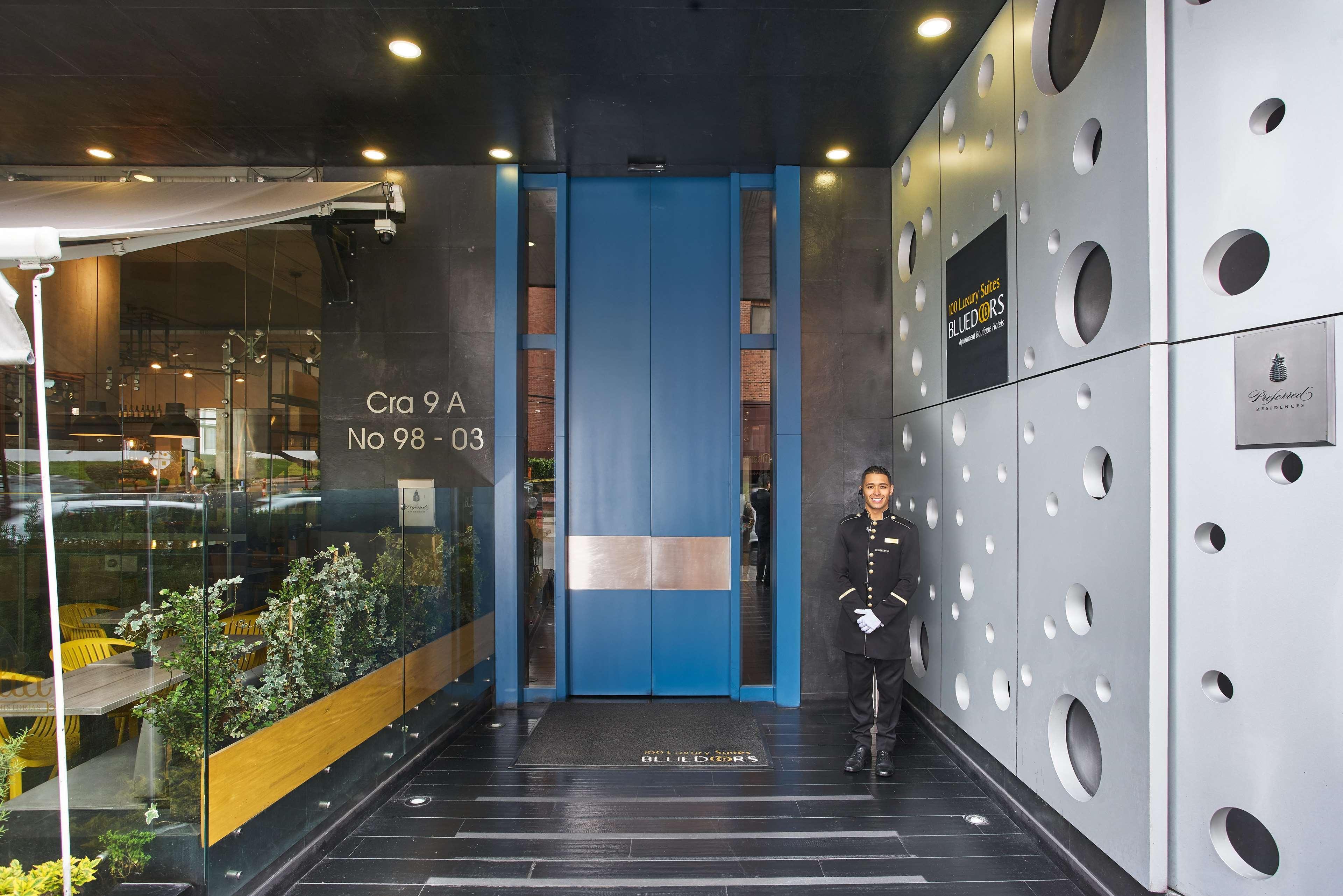 בוגוטה Hotel 100 Luxury Suites By Preferred מראה חיצוני תמונה Entrance to the hotel