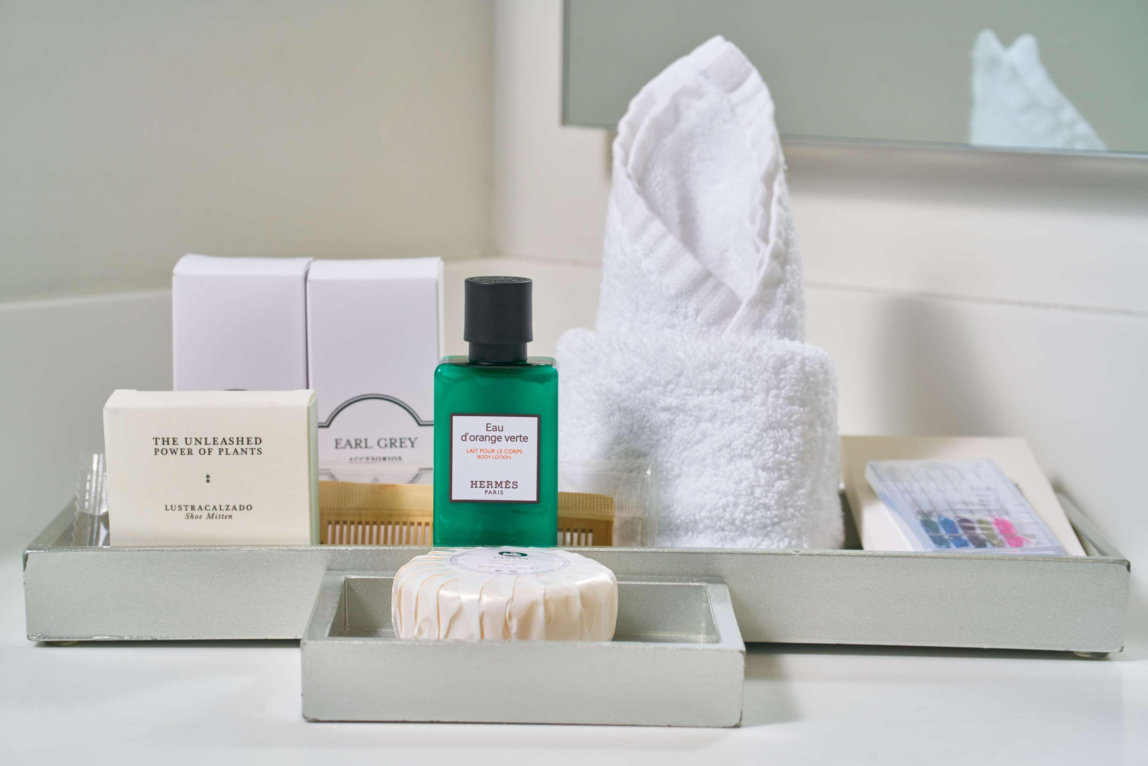 בוגוטה Hotel 100 Luxury Suites By Preferred מראה חיצוני תמונה A selection of toiletries