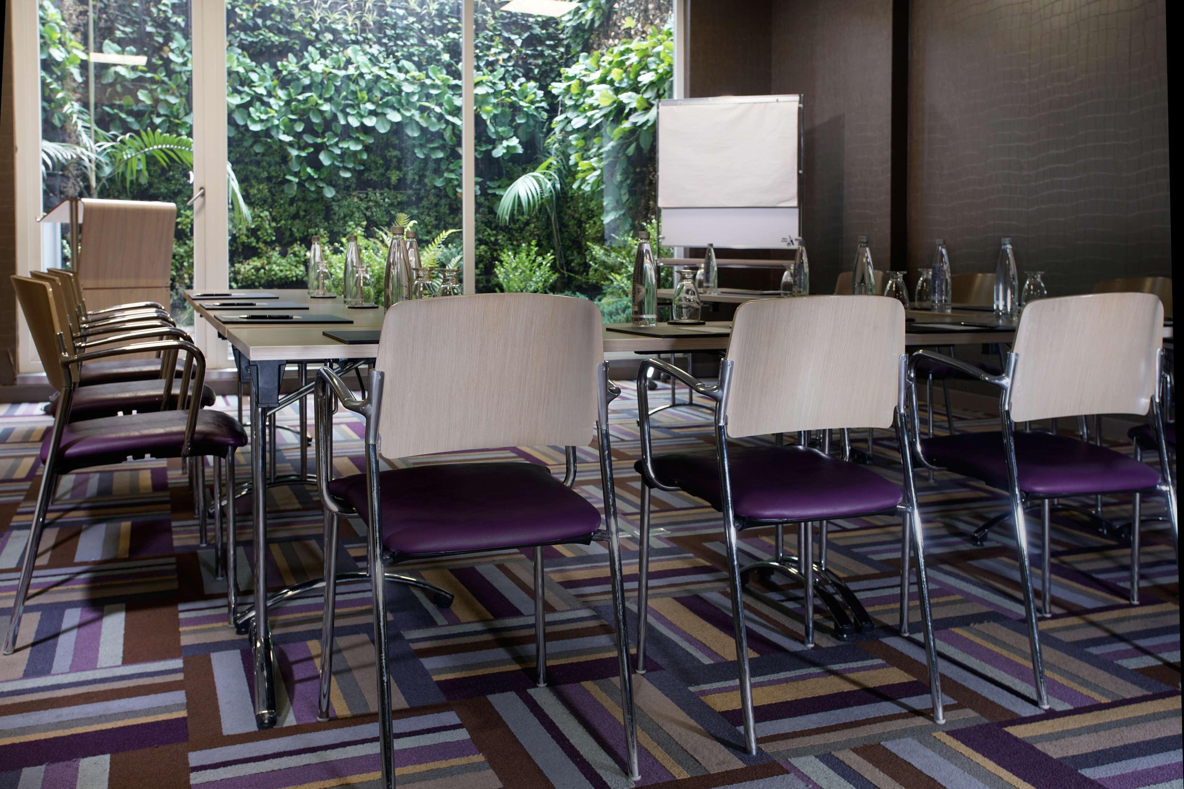 בוגוטה Hotel 100 Luxury Suites By Preferred מראה חיצוני תמונה Meeting room
