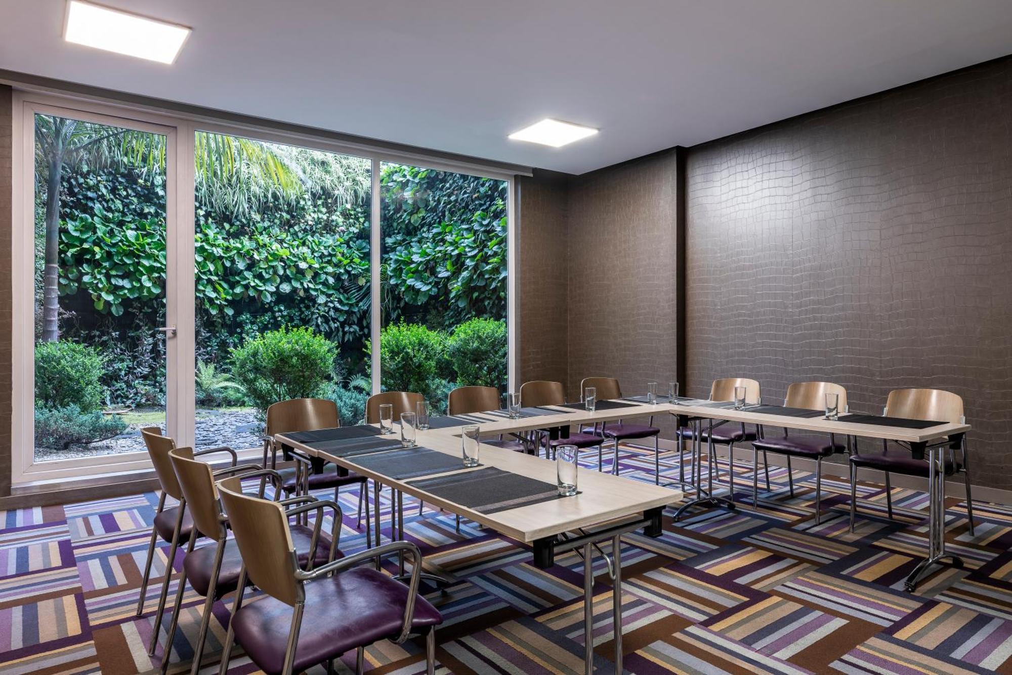בוגוטה Hotel 100 Luxury Suites By Preferred מראה חיצוני תמונה Meeting room