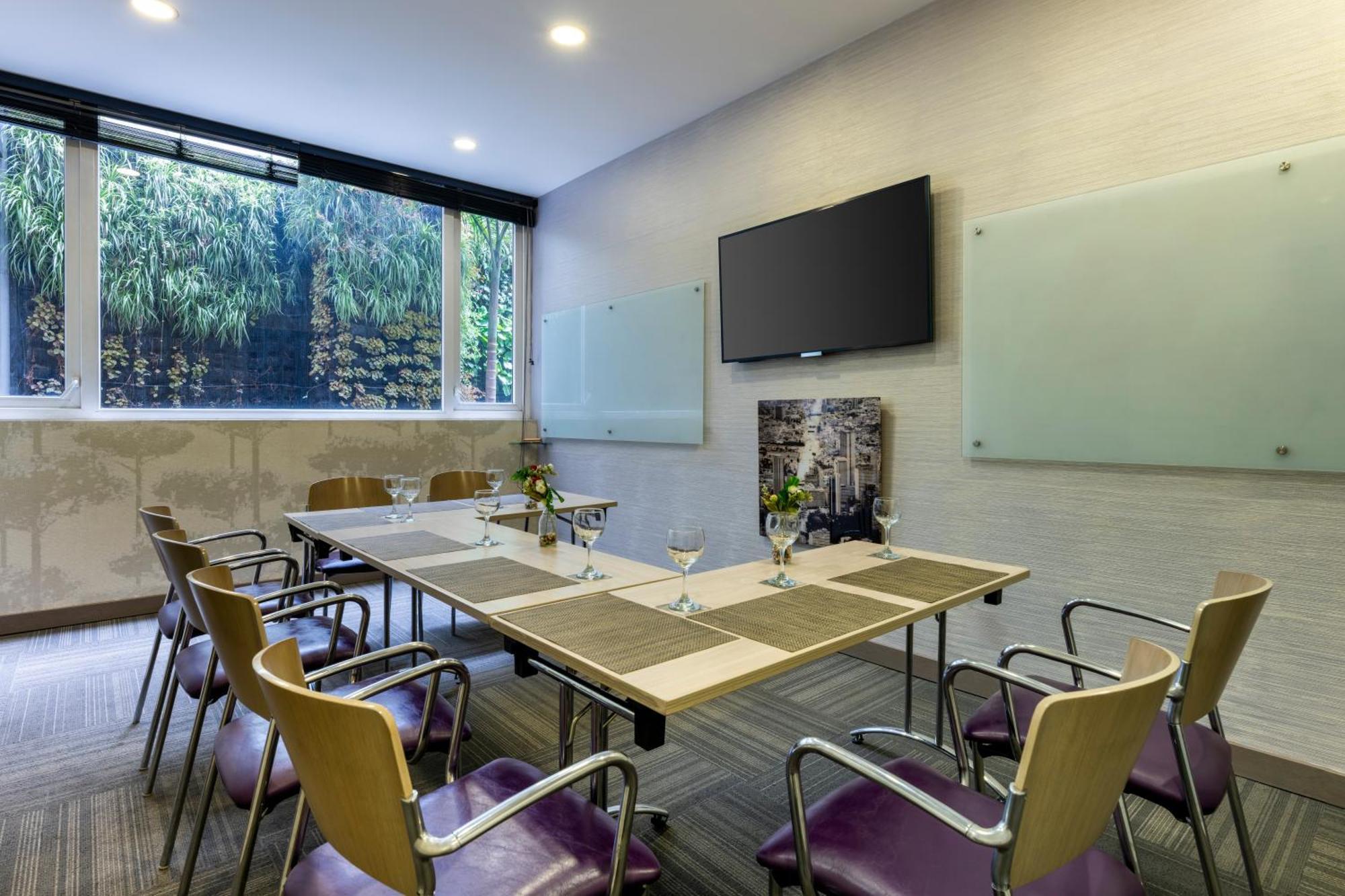 בוגוטה Hotel 100 Luxury Suites By Preferred מראה חיצוני תמונה Meeting room