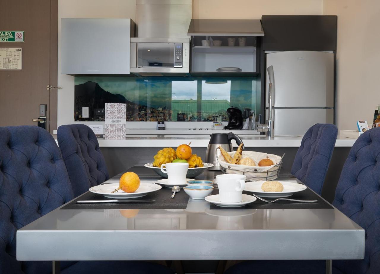 בוגוטה Hotel 100 Luxury Suites By Preferred מראה חיצוני תמונה A modern kitchen